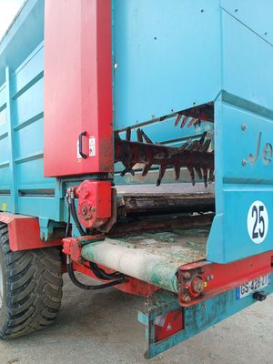 Remorque distributrice Jeulin DMETER22