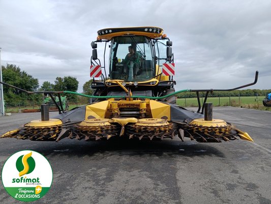 Ensileuse automotrice New Holland FR550
