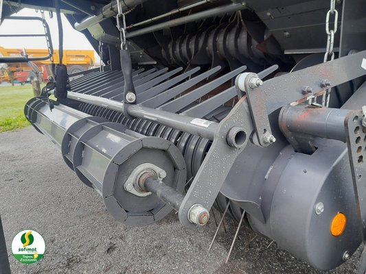 Presse à balles rondes Massey Ferguson 4160V