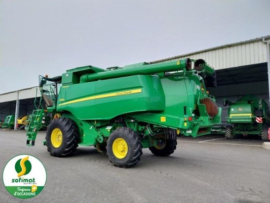 Moissonneuse batteuse John Deere T670