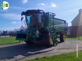 Moissonneuse batteuse John Deere T660HM - 1