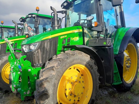 Tracteur agricole John Deere 6120M