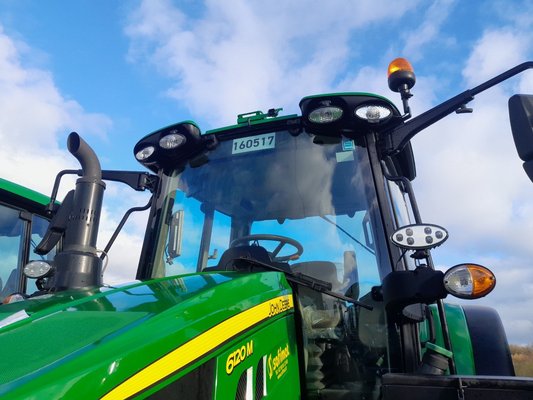 Tracteur agricole John Deere 6120M