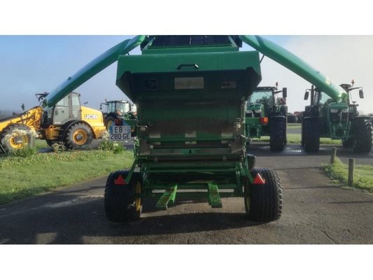 Presse à balles rondes John Deere 864