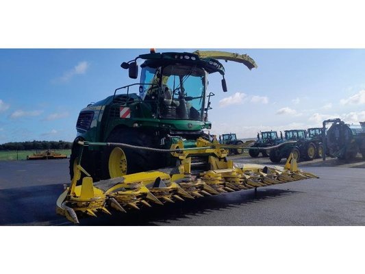 Ensileuse automotrice John Deere 9700