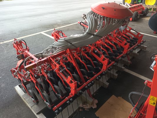 Semoir en ligne conventionnel Kuhn BTFR4530-36