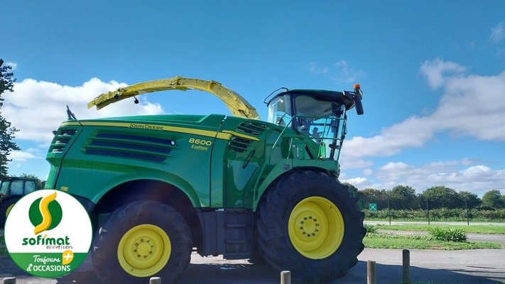 Ensileuse automotrice John Deere 8600