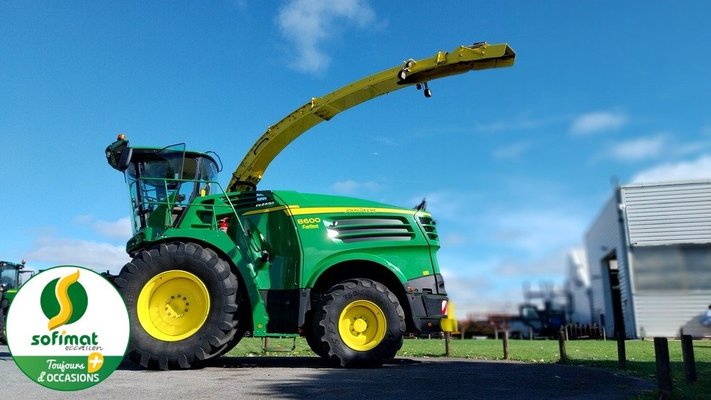 Ensileuse automotrice John Deere 8600