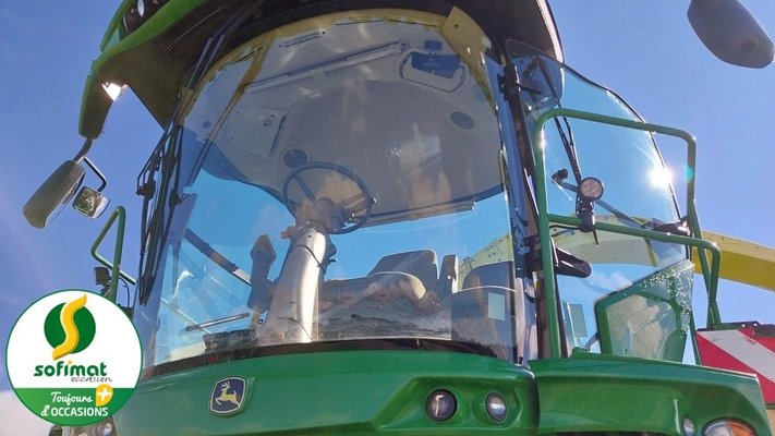 Ensileuse automotrice John Deere 8600