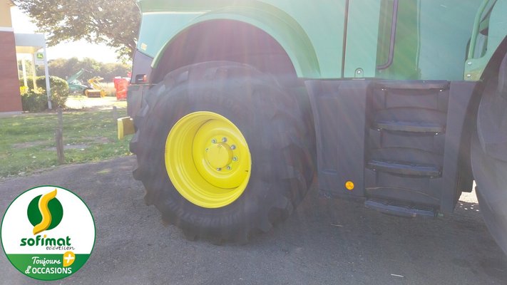 Ensileuse automotrice John Deere 9900