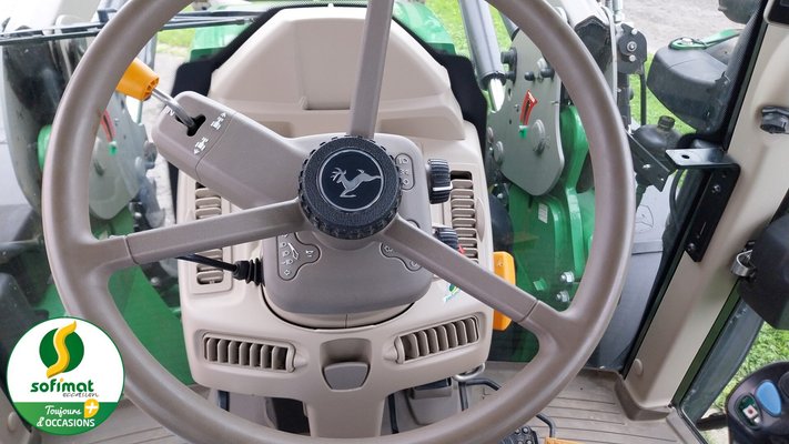 Tracteur agricole John Deere 6120M
