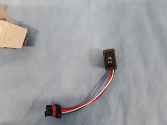 TRACTEUR - PIECES TECHNIQUE TRACTEUR - CONTACTEUR A BAS