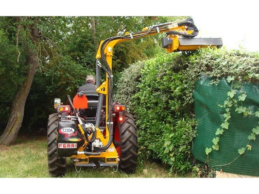 VOIRIE ENVIRONNEMENT - TAILLE HAIE EPAREUSE - DEBROUSSAILLEUSE HYDRAULIQUE FERRI T320A