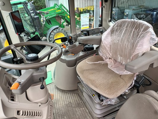 Tracteur agricole John Deere 6M250
