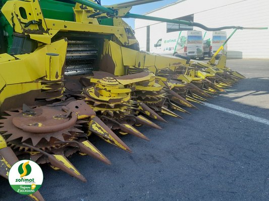 Ensileuse automotrice John Deere 9700