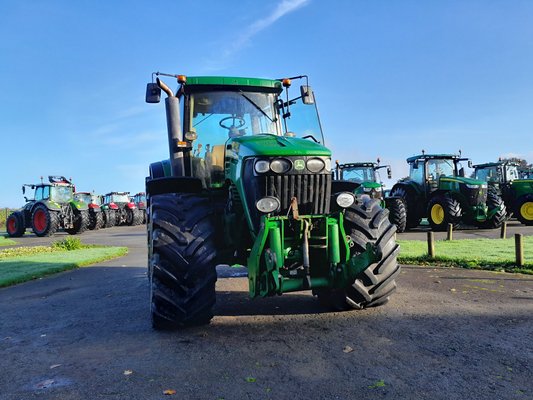 Tracteur agricole John Deere 7720