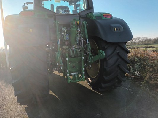 Tracteur agricole John Deere 6M165