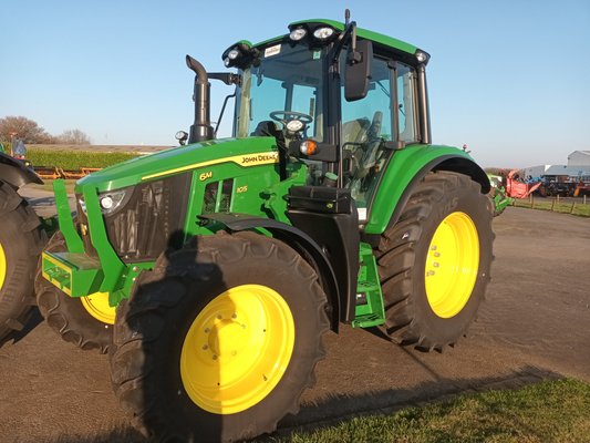 Tracteur agricole John Deere 6M105