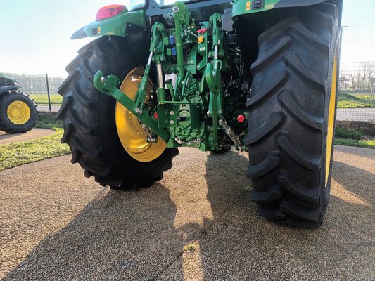 Tracteur agricole John Deere 5105M