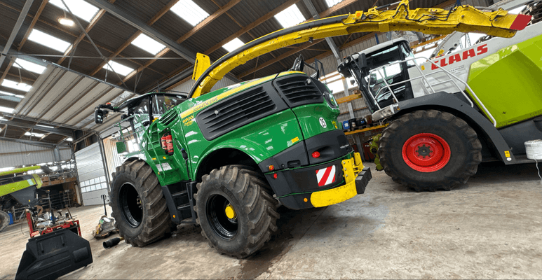 Ensileuse automotrice John Deere 9900