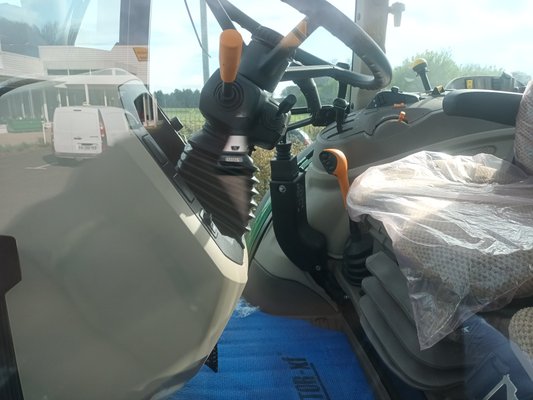 Tracteur agricole John Deere 5105M