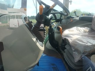 Tracteur agricole John Deere 5105M - 1