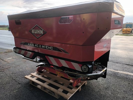 Distributeur d'engrais Kuhn AXIS402M EMC