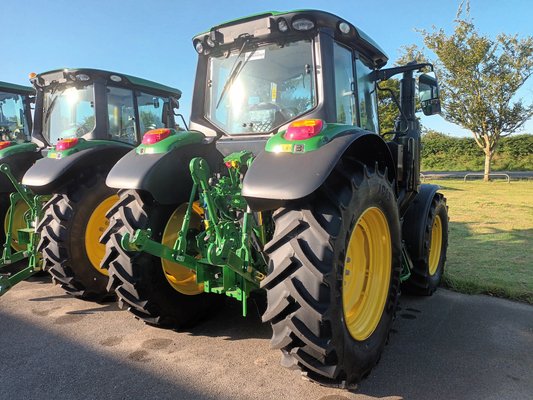 Tracteur agricole John Deere 6120M