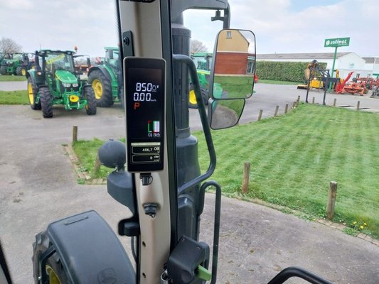 Tracteur agricole John Deere 6100M
