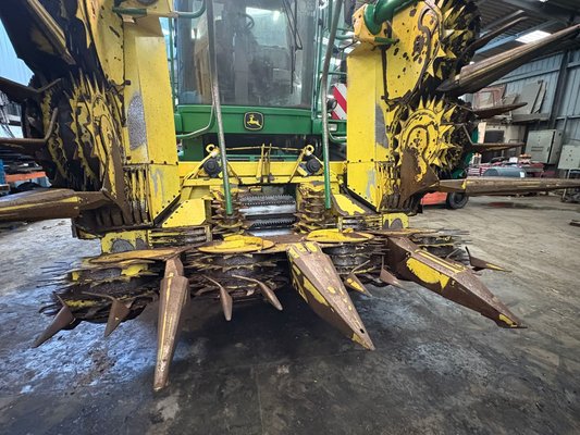 Ensileuse automotrice John Deere 7580