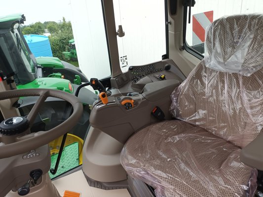 Tracteur agricole John Deere 6M250