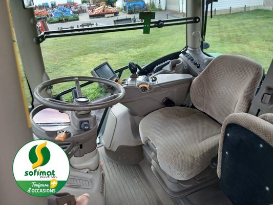 Tracteur agricole John Deere 6215R