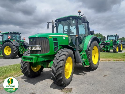 Tracteur agricole John Deere 6530