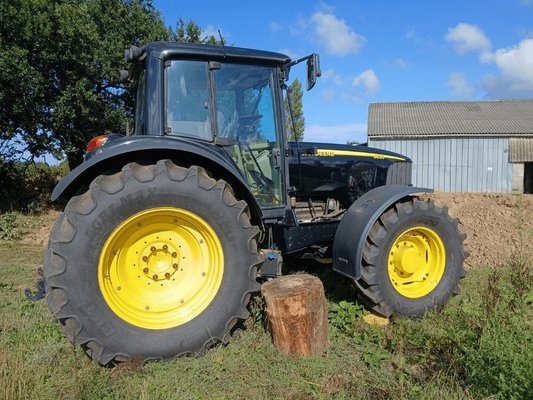 Tracteur agricole John Deere 6620