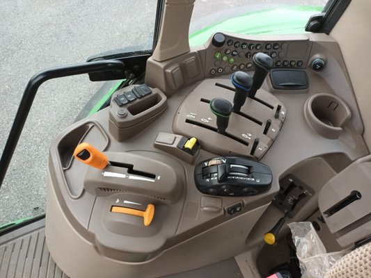 Tracteur agricole John Deere 6120M