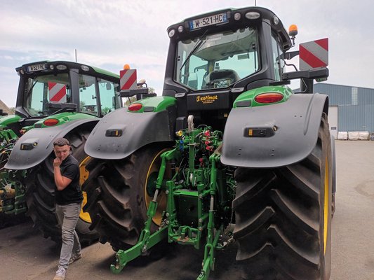 Tracteur agricole John Deere 6M250