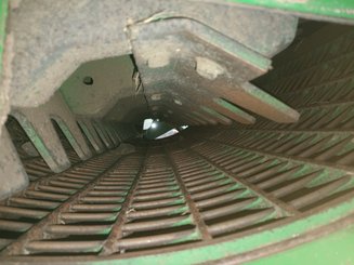 Moissonneuse batteuse John Deere T660HM - 12