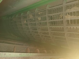 Moissonneuse batteuse John Deere T660HM - 11