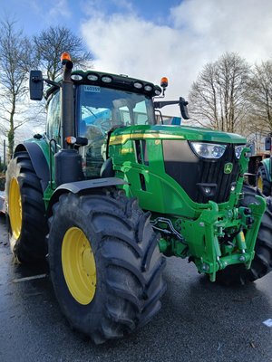 Tracteur agricole John Deere 6R215