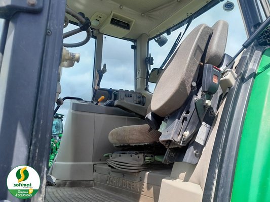 Tracteur agricole John Deere 6530