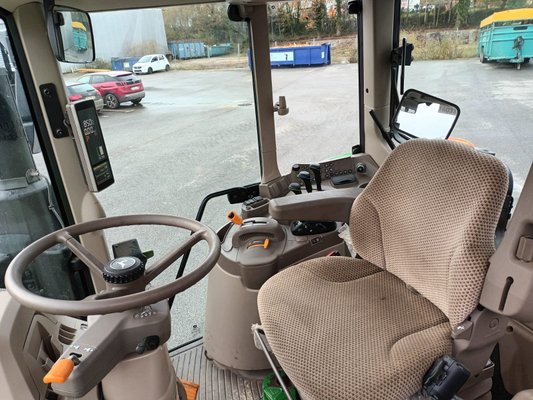 Tracteur agricole John Deere 6120M