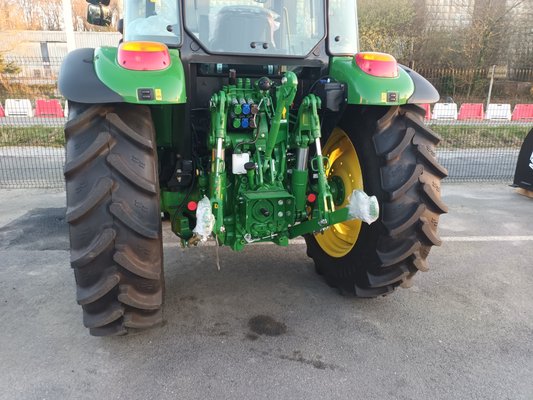 Tracteur agricole John Deere 5105M