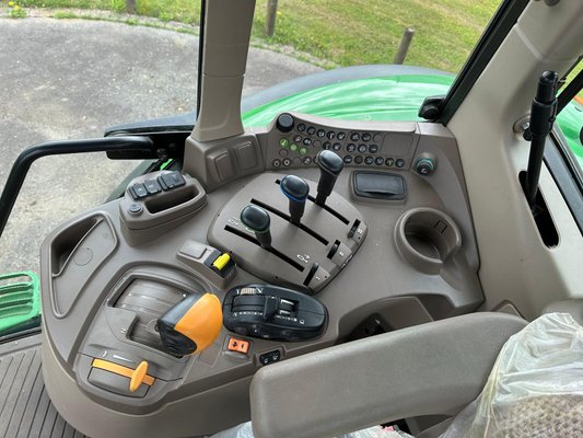 Tracteur agricole John Deere 6130M