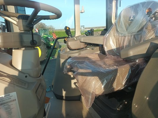 Tracteur agricole John Deere 6M155