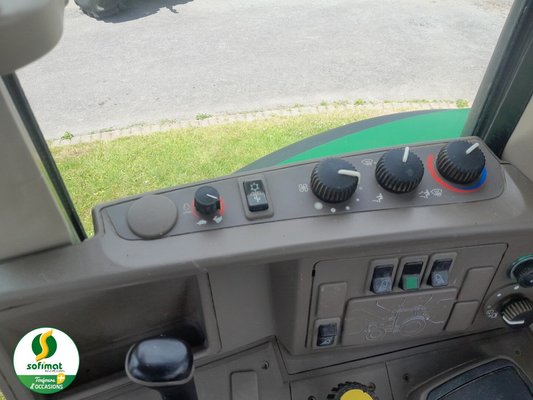 Tracteur agricole John Deere 6530