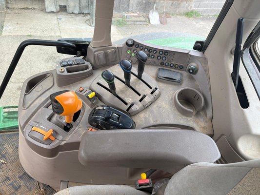 Tracteur agricole John Deere 6M140