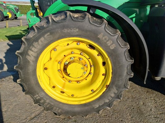 Tracteur agricole John Deere 6R130