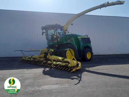 Ensileuse automotrice John Deere 9700