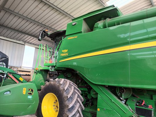 Moissonneuse batteuse - T660HM