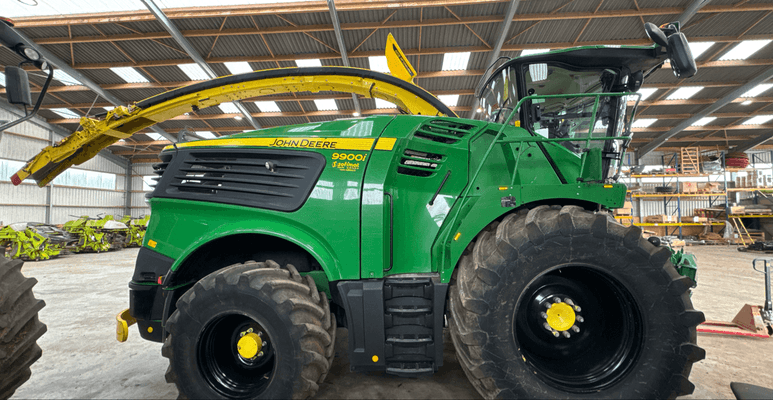 Ensileuse automotrice John Deere 9900